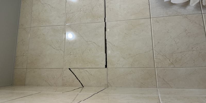 Дефекты отделки и настенных покрытий