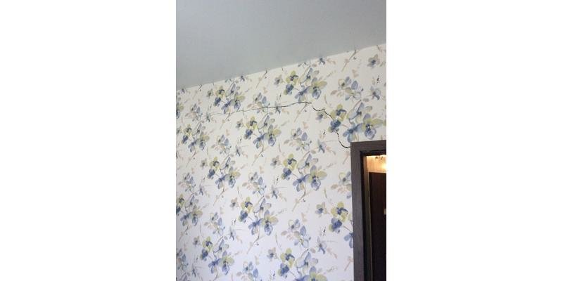 Деформации обоев.